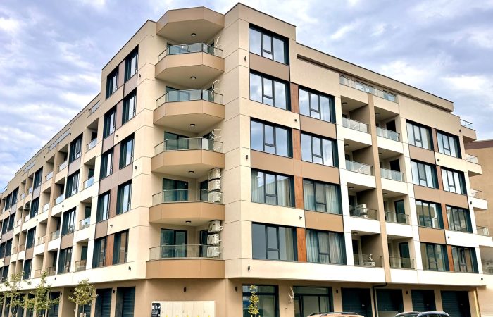 Завършената сграда InterHomes I в Поморие след получаване на Акт 16